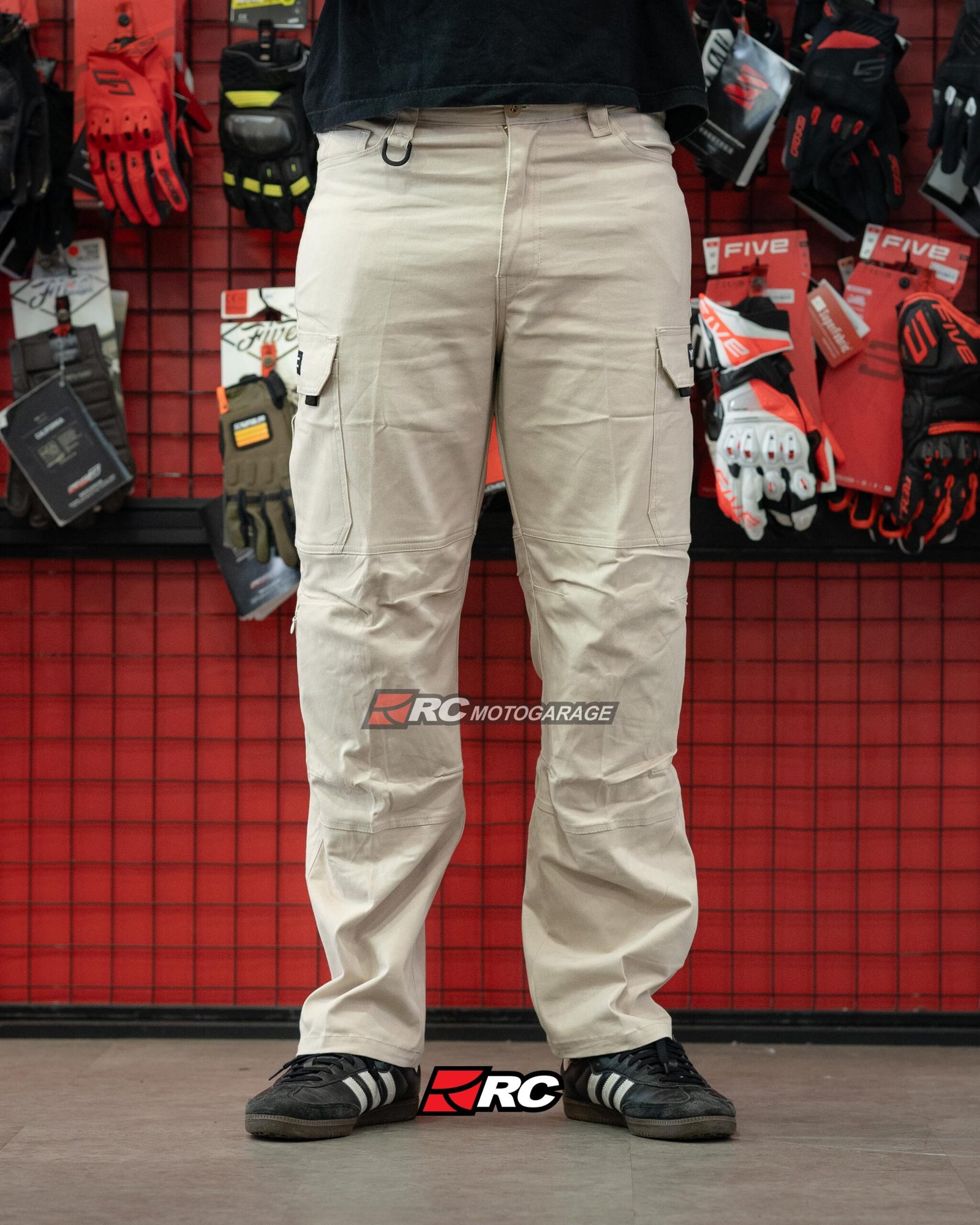 YORC B04-25 Cargo Stride Pants Khaki Pants