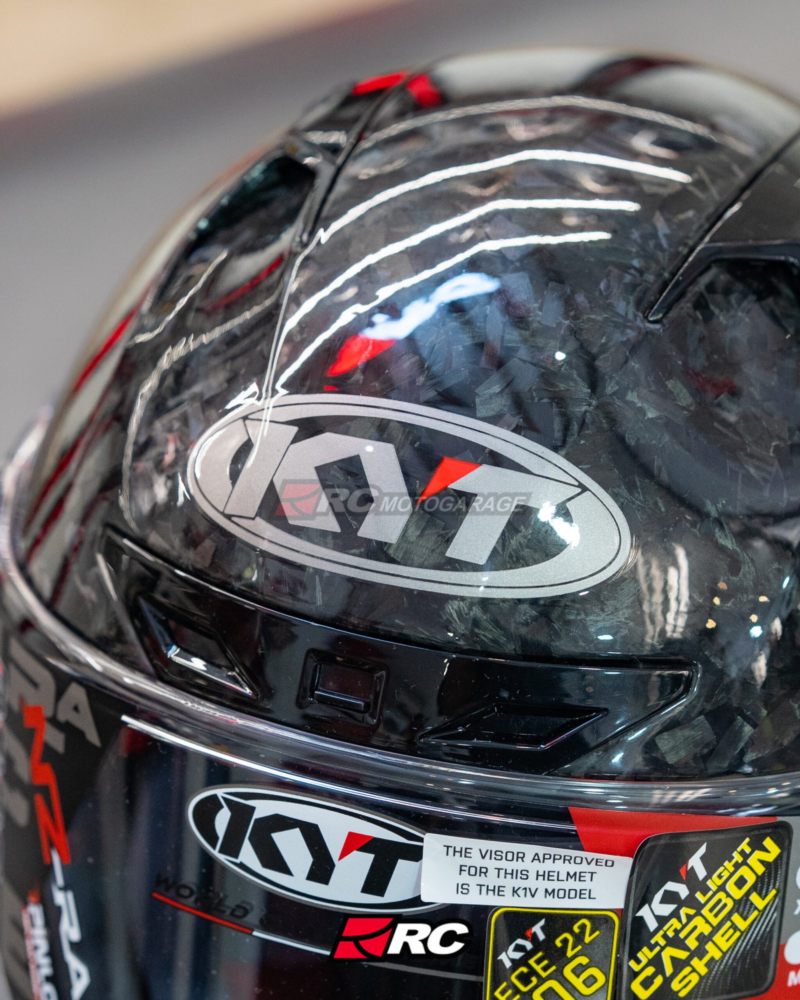 KYT NZ Race Carbon Forged Gloss - Image 3