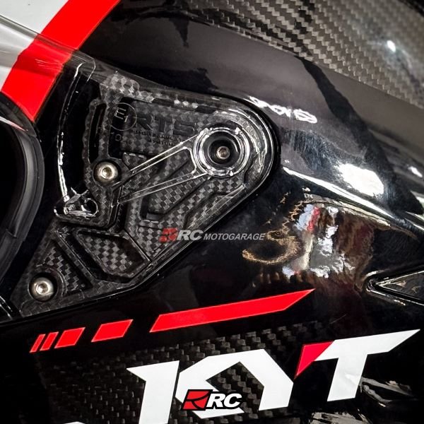 Alternative view of KYT R1R Carbon Zone Red