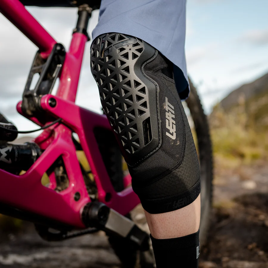 Leatt Guard Flexmesh Black Knee Protector - Image 3
