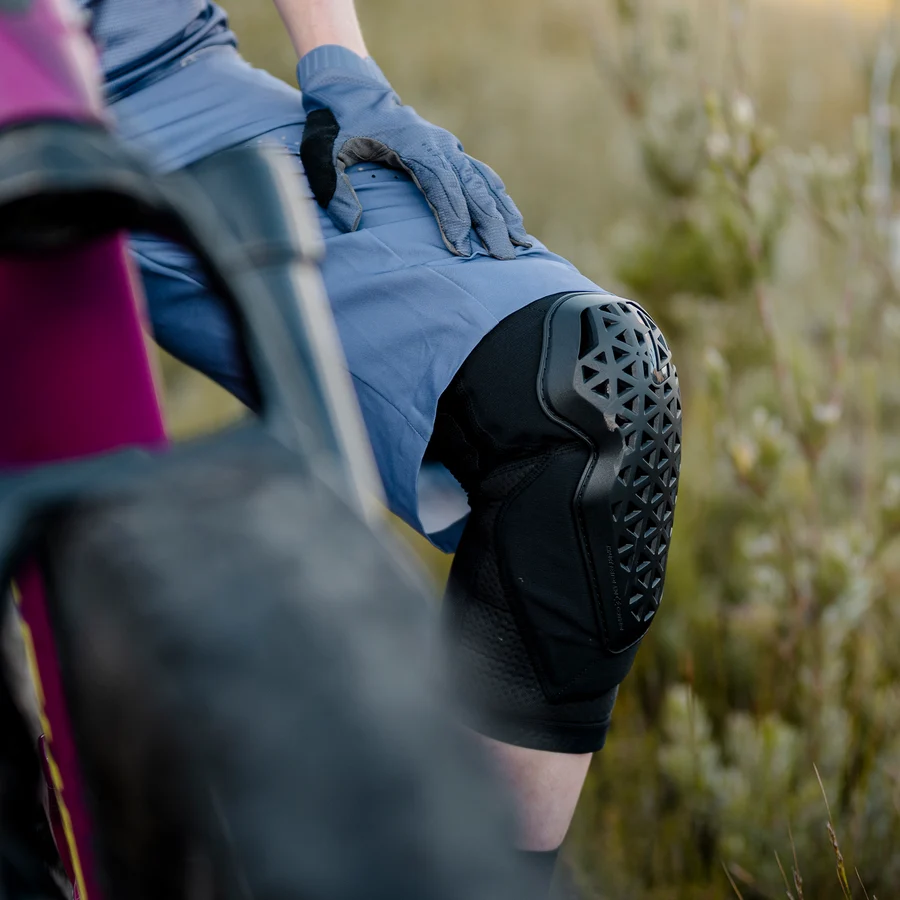 Leatt Guard Flexmesh Black Knee Protector - Image 5