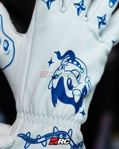 Alternative view of Northy X Muklay  White Gloves